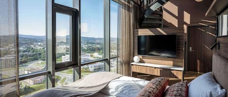 Suite, 1 cama King size, para no fumadores | Escritorio, espacio para trabajar con laptop y insonorización