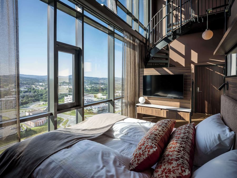 Suite, 1 kingsize-seng, ikke-røyk | Skrivebord for bærbar PC, lydisolert og strykejern/-brett