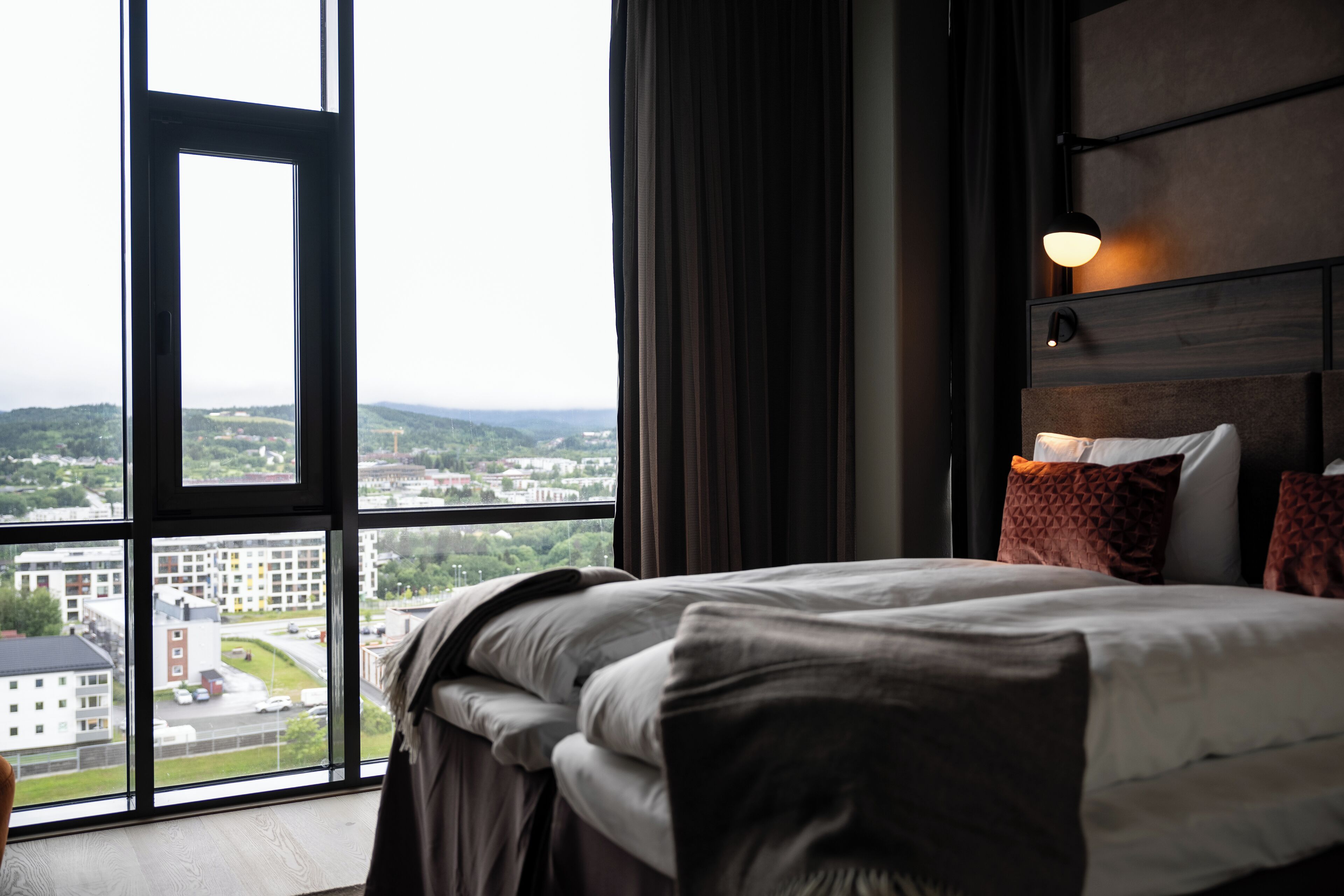 Laptop workspace, soundproofing, iron/ironing board, free WiFi