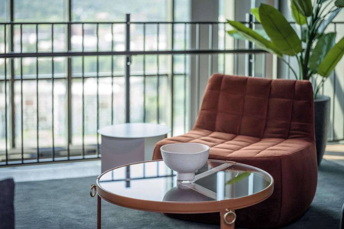 suite, 1 king bed, non smoking | 1 bedroom, desk, laptop workspace, soundproofing