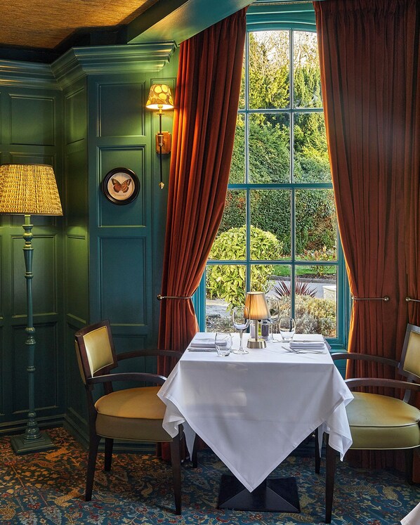 Breakfast, lunch, dinner served; British cuisine 