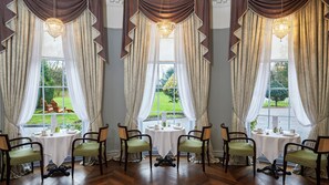 Breakfast, lunch, dinner served; British cuisine 