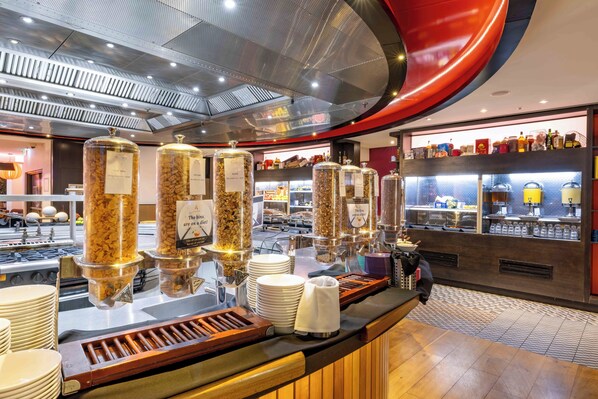 Daily full breakfast (AUD 39 per person)