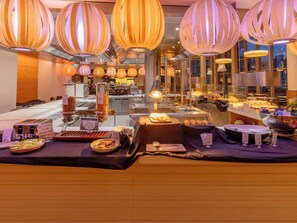Daily full breakfast (AUD 35 per person)