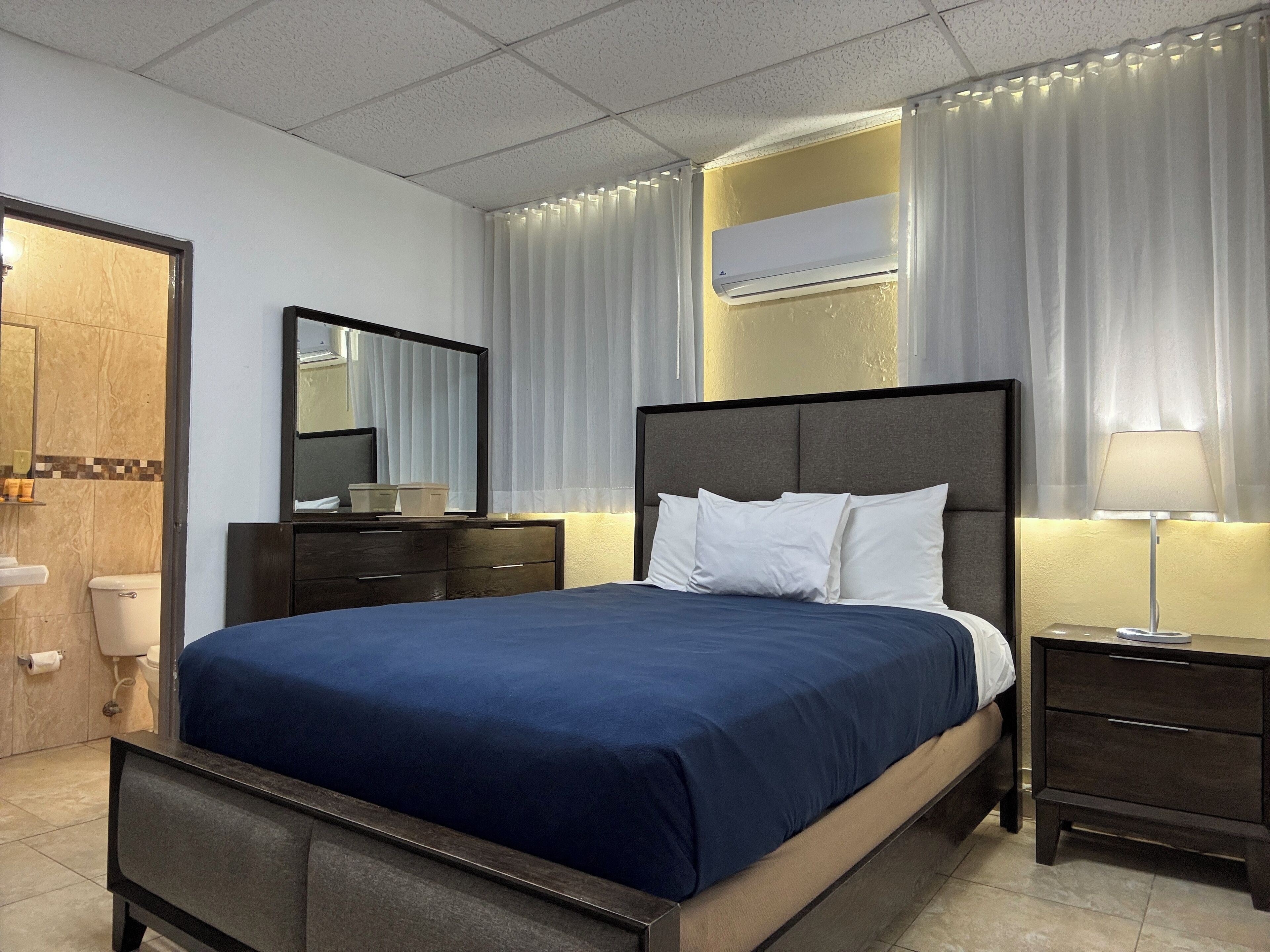 Caja de seguridad en la habitación y decoración personalizada 