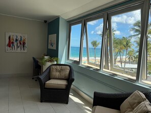 32-inch TV with cable channels - Sandy Beach Hotel (San Juan)