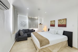Standard Room, 1 Queen Bed | In-room safe, individually decorated, desk, blackout drapes