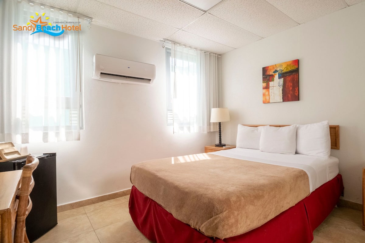 Standard Room, 1 Queen Bed | In-room safe, individually decorated, desk, blackout curtains