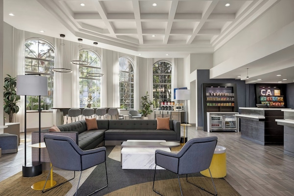 Lobby lounge