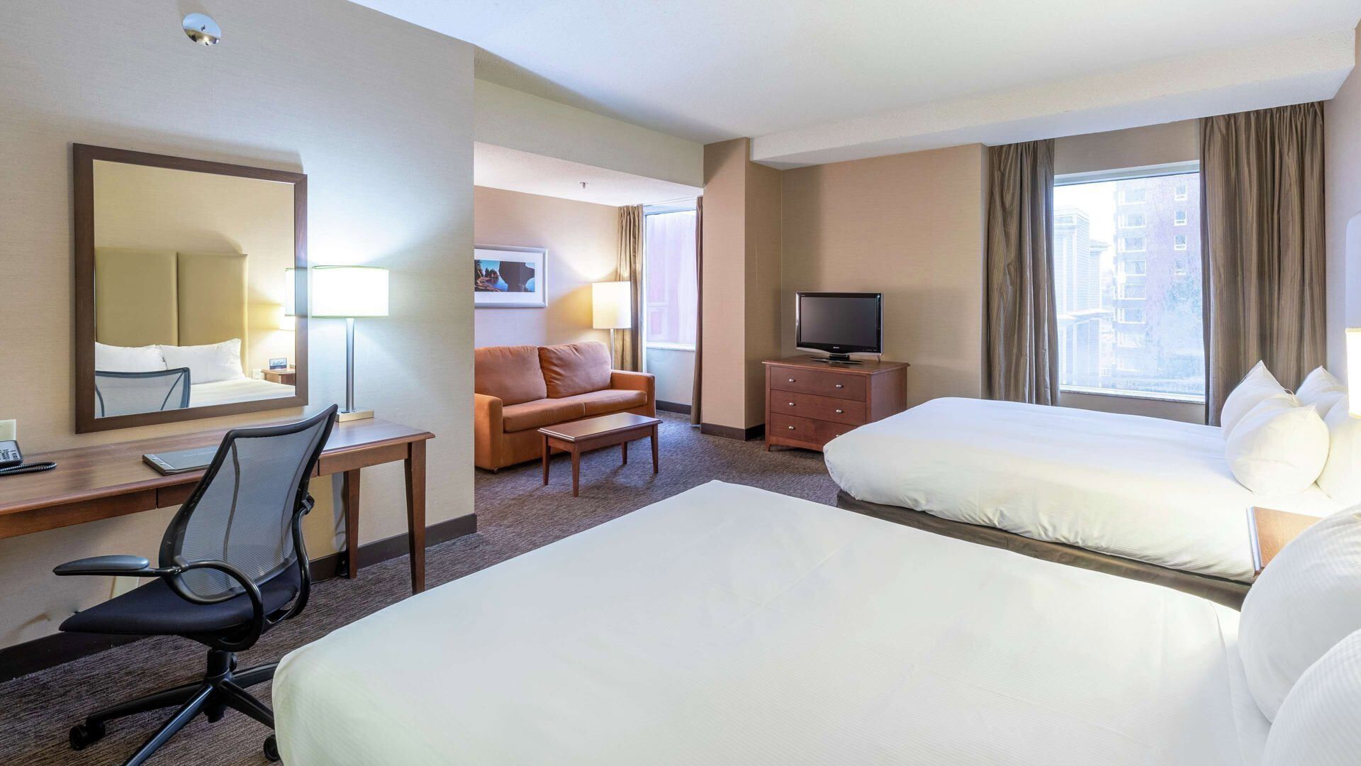 Literie de qualité, coffre-fort, bureau