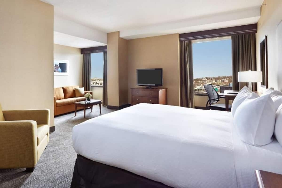 Literie de qualité, coffre-fort, bureau