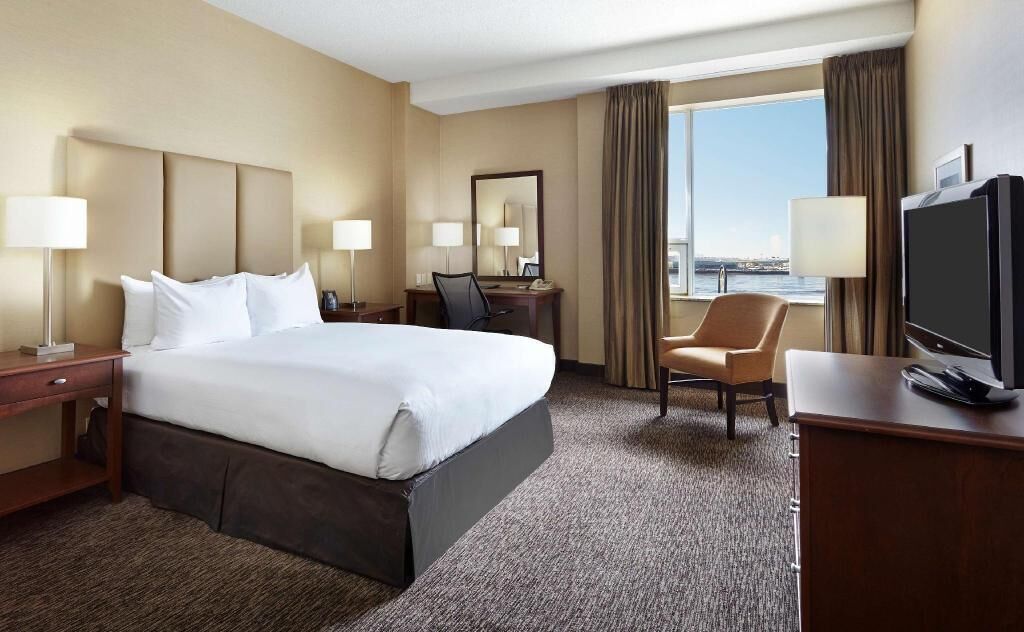 Literie de qualité, coffre-fort, bureau