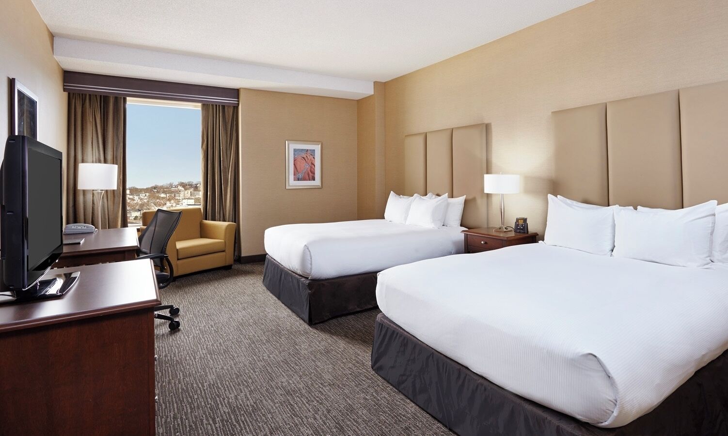 Premium bedding, in-room safe, desk, laptop workspace