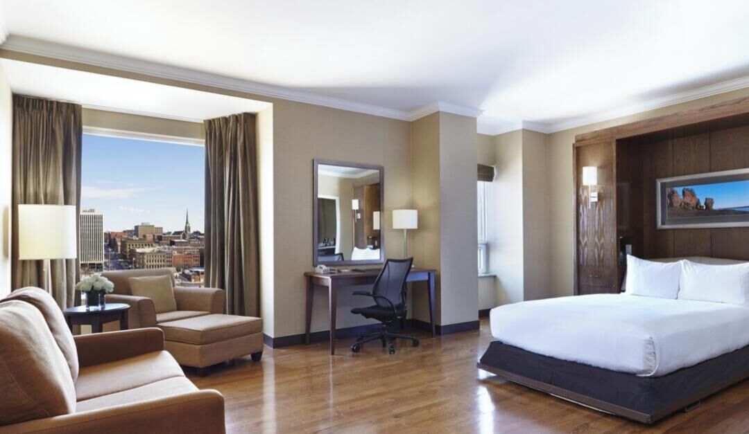 Chambre Ville, 1 grand lit | Literie de qualité, coffre-fort, bureau