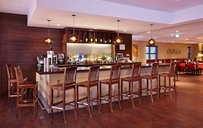 Pub, restauration en plein air, ouvert tous les jours