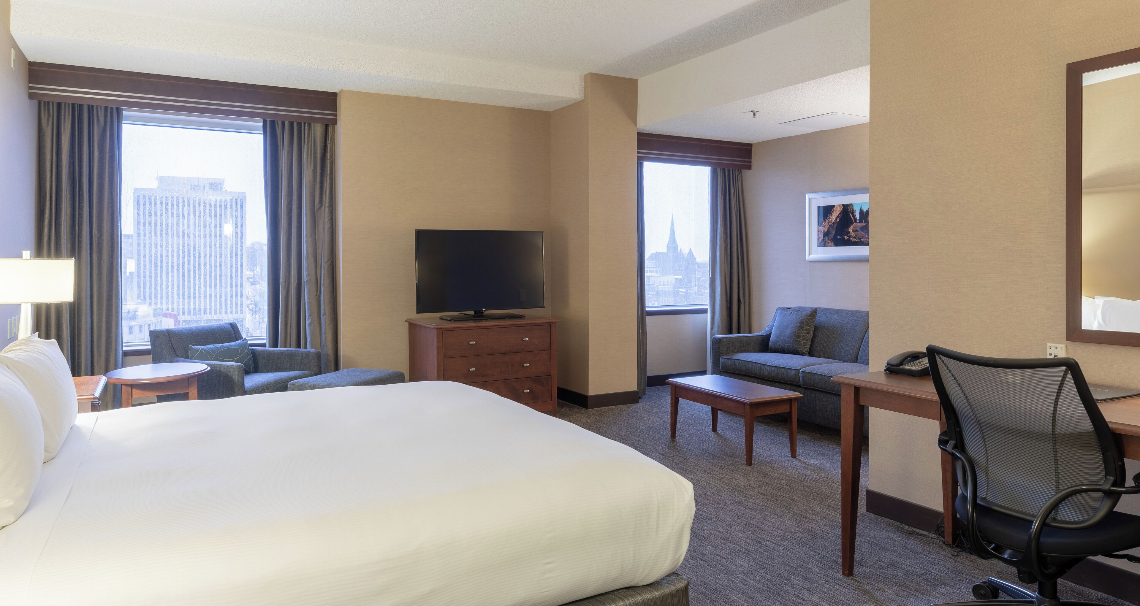 Junior Studio Suite, 1 King Bed with Sofa bed, Non Smoking, City View