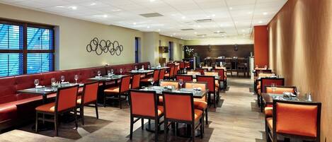 Frokost, lunsj og middag serveres, uteservering