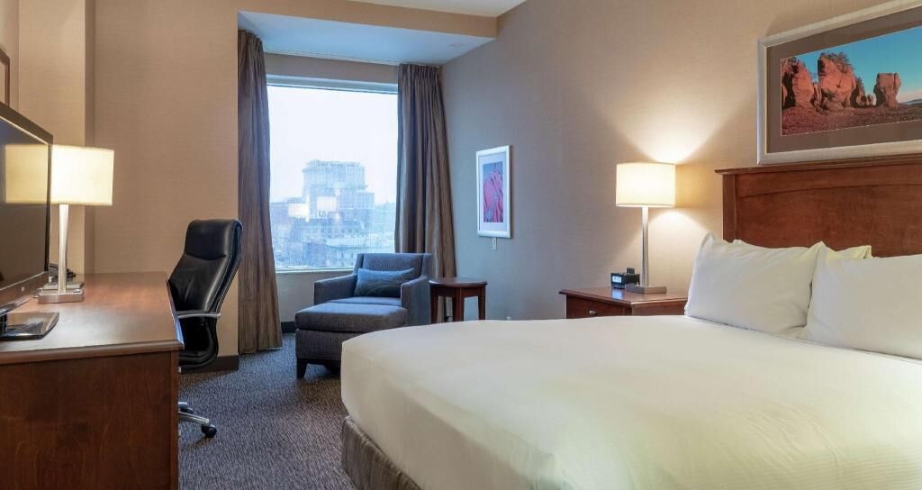 Literie de qualité, coffre-fort, bureau