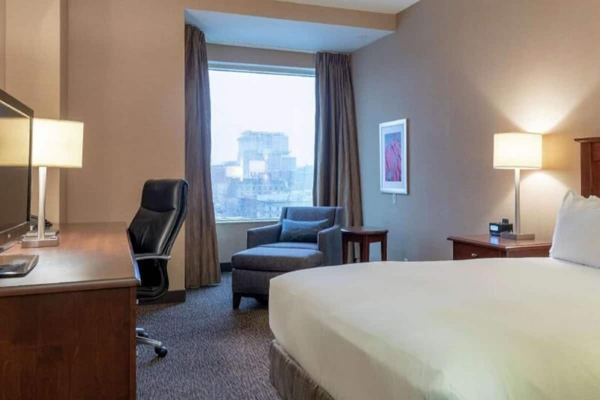 Literie de qualité, coffre-fort, bureau