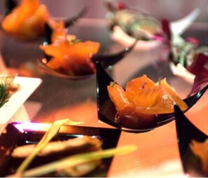 Frokost, lunsj og middag serveres, uteservering