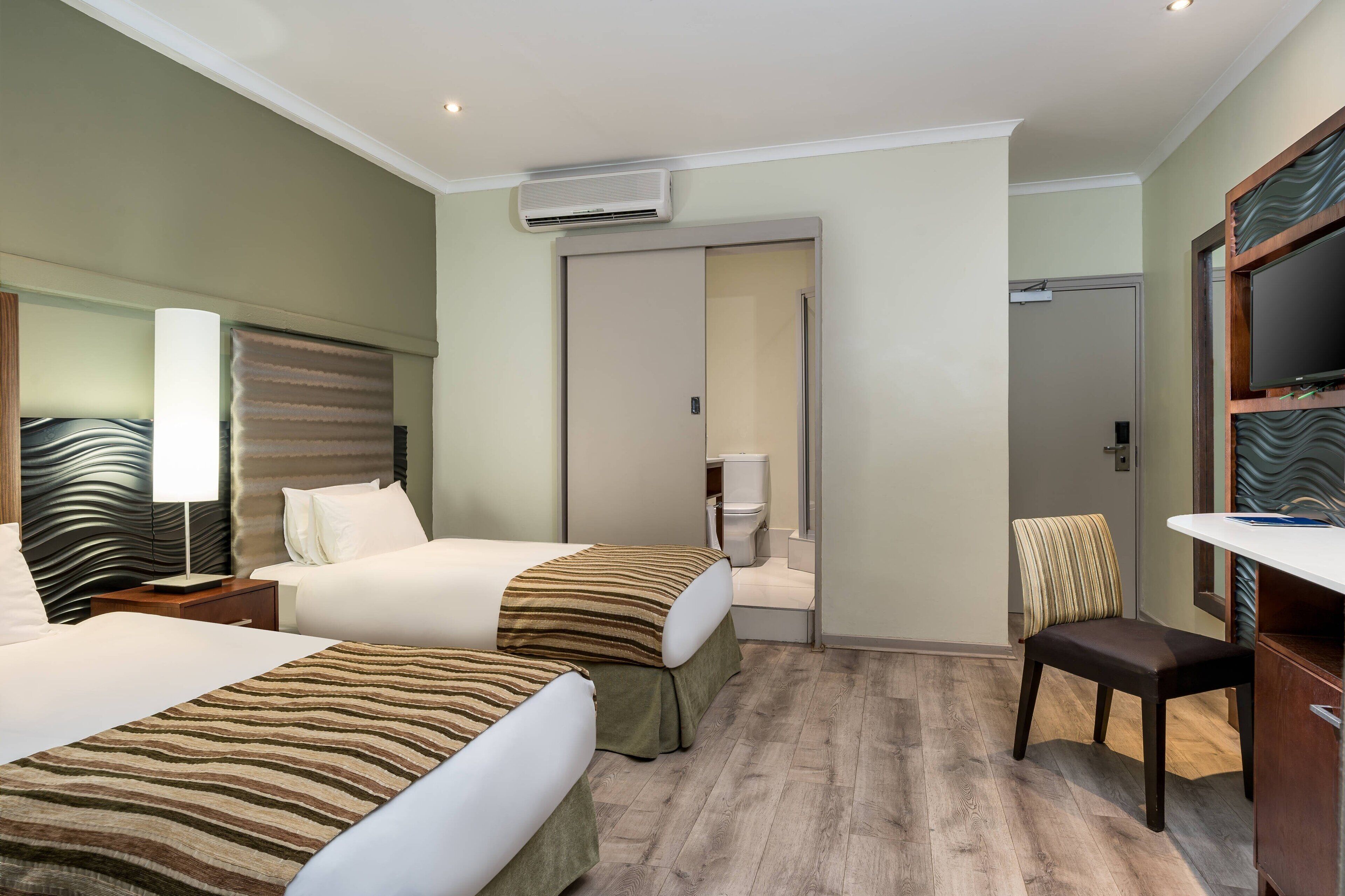 Luxe beddengoed, Select Comfort-bedden, een minibar