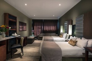 Familiekamer, 2 tweepersoonsbedden | Luxe beddengoed, Select Comfort-bedden, een minibar