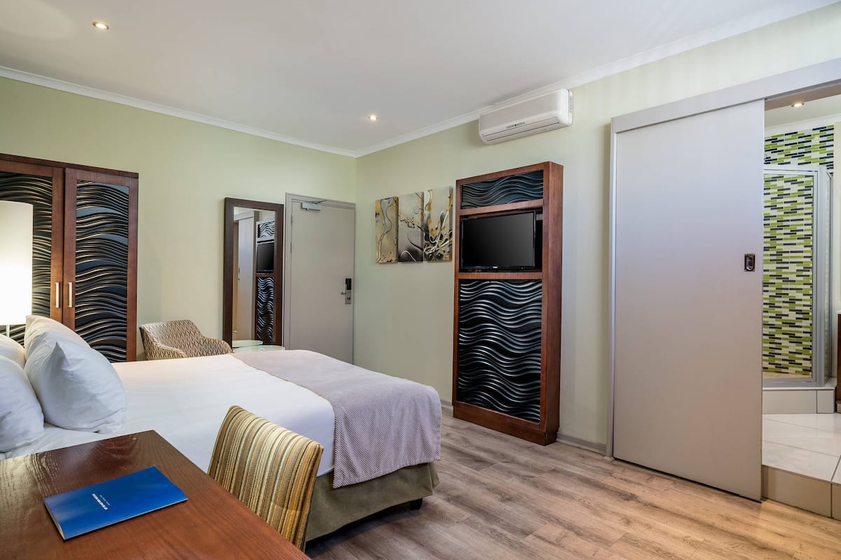 Ropa de cama de alta calidad, colchones Select Comfort y minibar