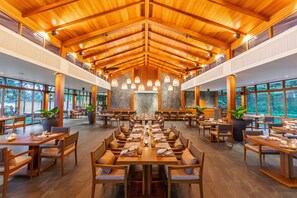 Hi ha 3 restaurants amb plats de cuina internacional 