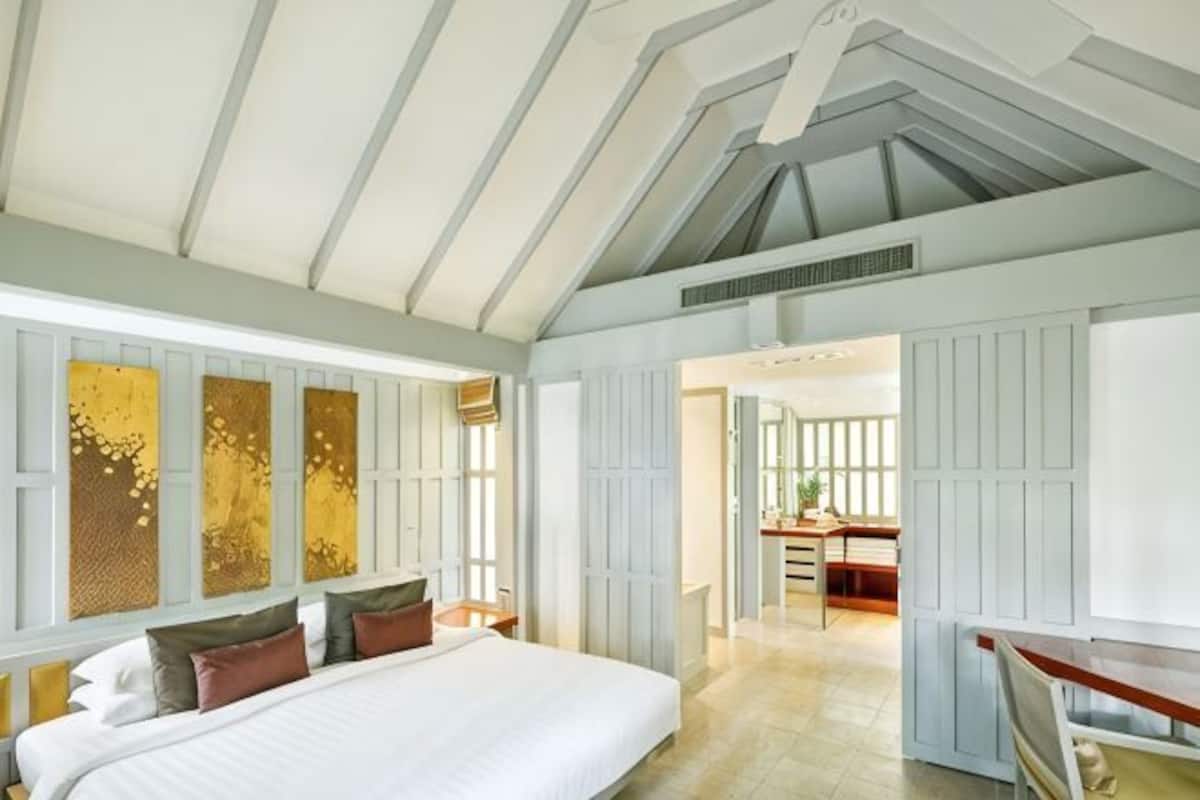 1 bedroom, premium bedding, minibar, in-room safe