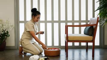 Çiftler için bakım odaları, aromaterapi, sıcak taş masajı