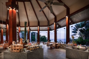 Desayuno completo (THB 1650 por persona)