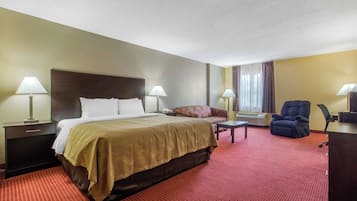 Schreibtisch, Verdunkelungsvorhänge, Bügeleisen/Bügelbrett