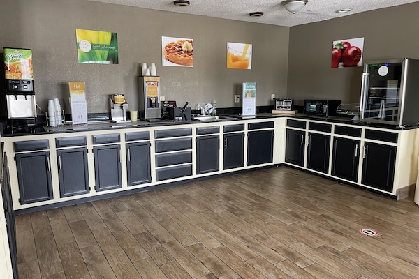 Free daily continental breakfast