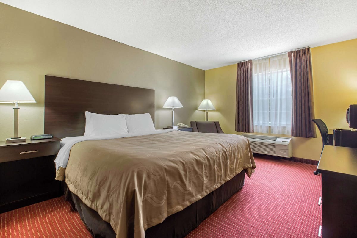 Standard Room, 1 King Bed, Non Smoking
