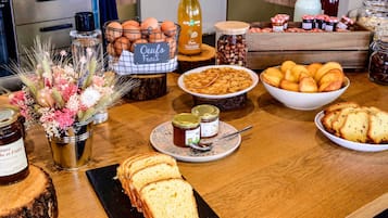 Petit déjeuner continental (19 EUR par personne)