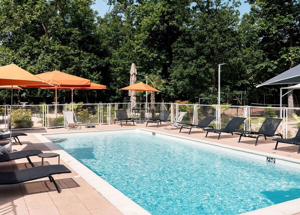 Seasonal outdoor pool, pool umbrellas