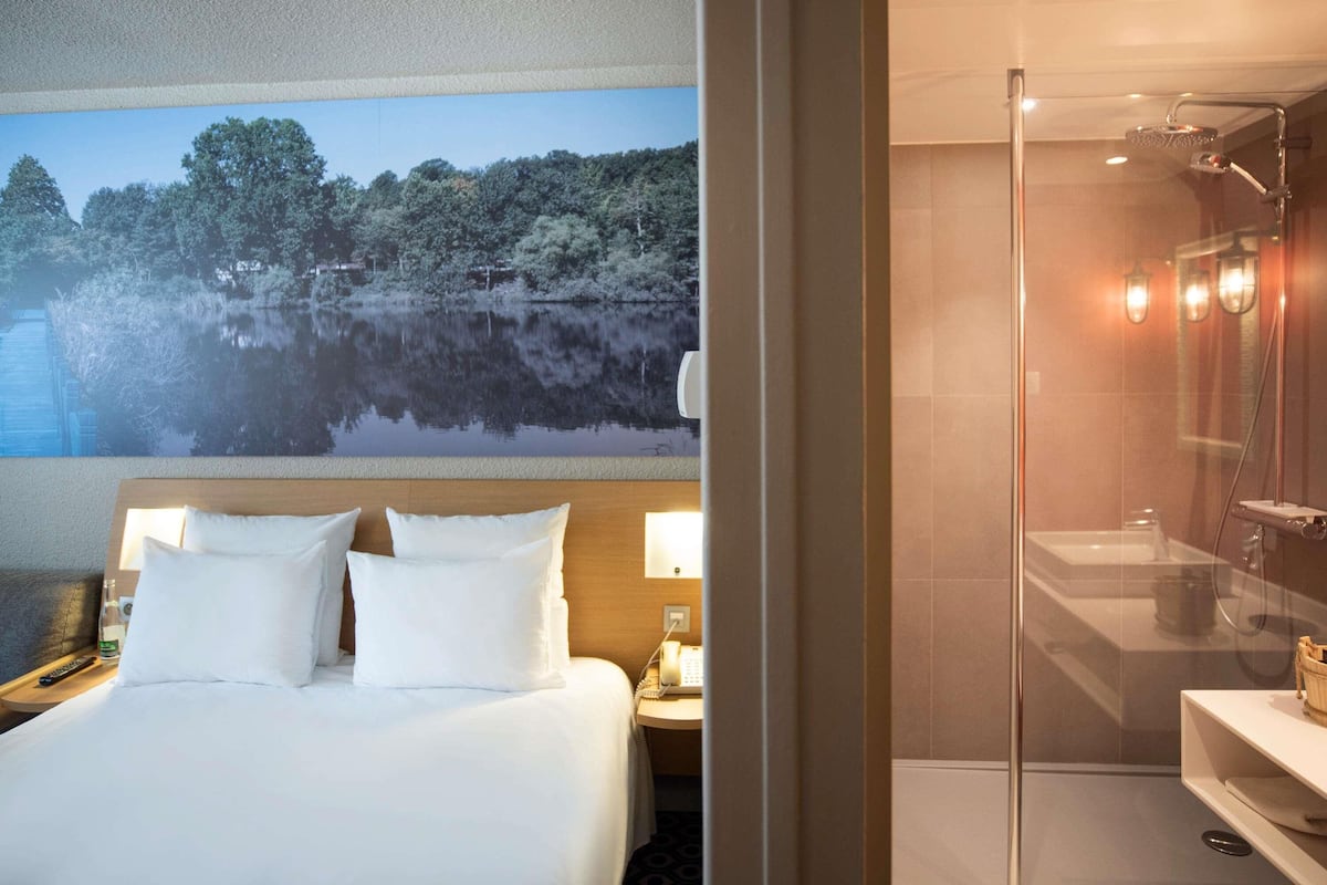 Superior Room, 1 Double Bed with Sofa bed | Premium bedding, in-room safe, desk, laptop workspace