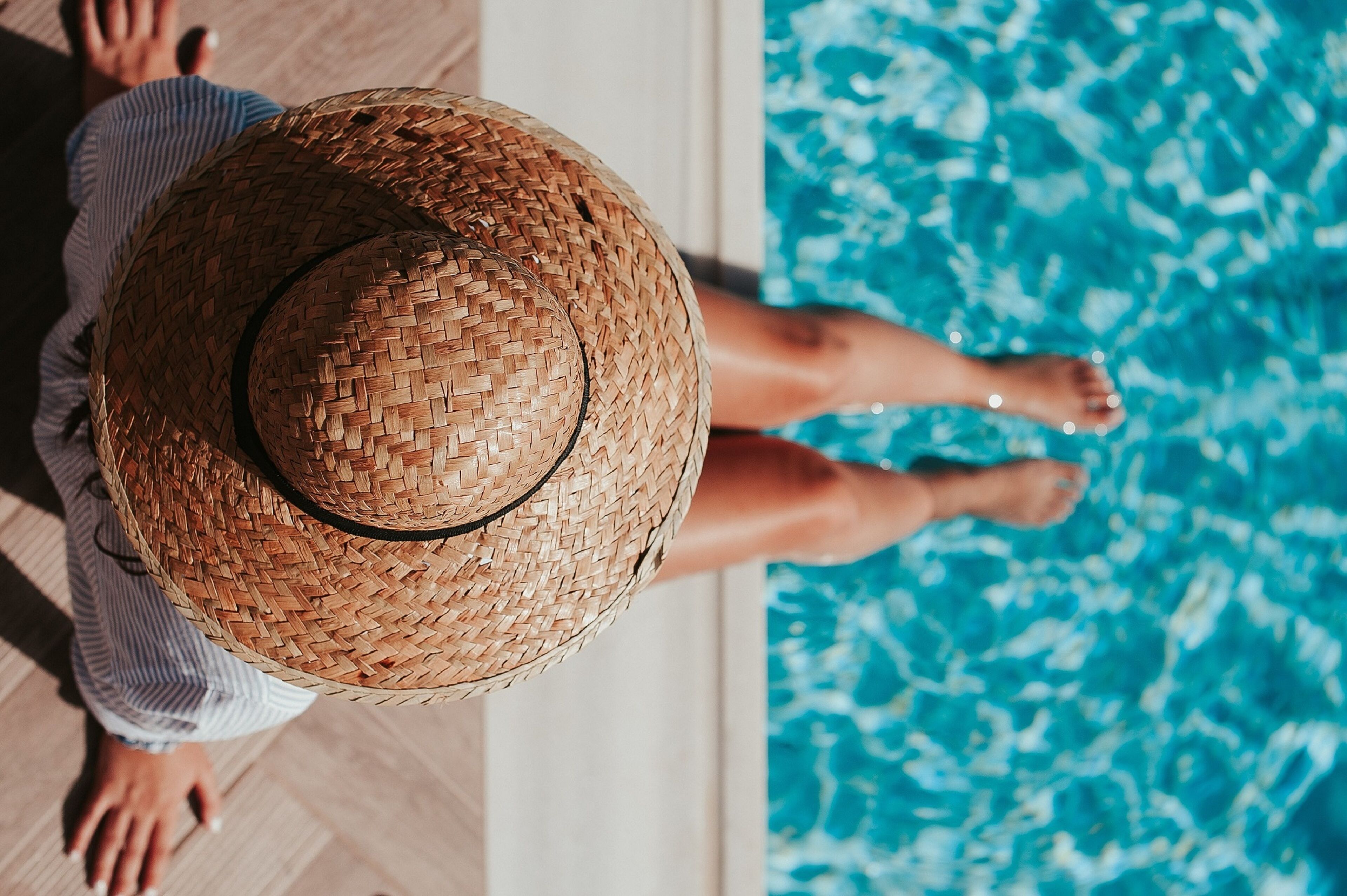 seasonal outdoor pool, pool umbrellas