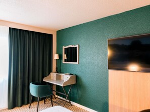 Superior-Zimmer, 1 Doppelbett und Schlafsofa | Hochwertige Bettwaren, Zimmersafe, Schreibtisch