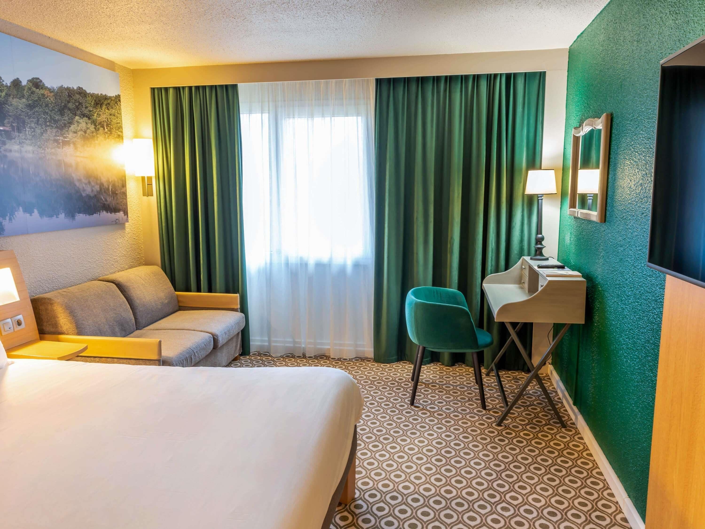 Classic Room, 1 Double Bed with Sofa bed | Premium bedding, in-room safe, desk, laptop workspace