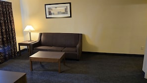 Deluxe Suite | Living area