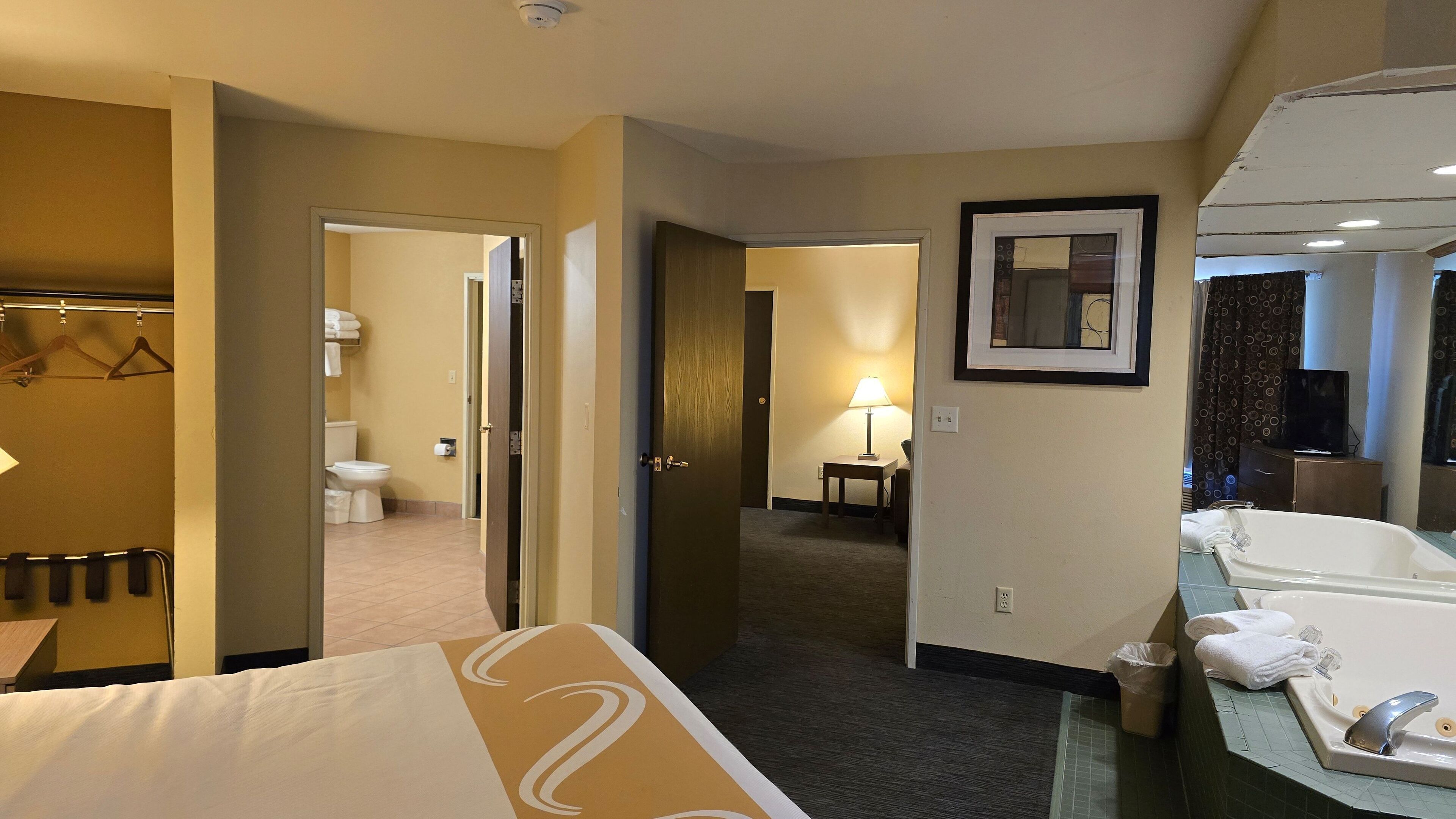 Superior suite | Woonruimte | Flatscreentelevisie