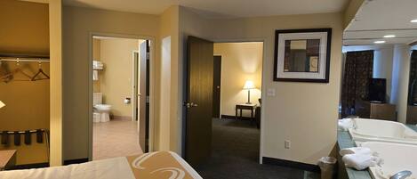 Superior suite | Woonruimte | Flatscreentelevisie