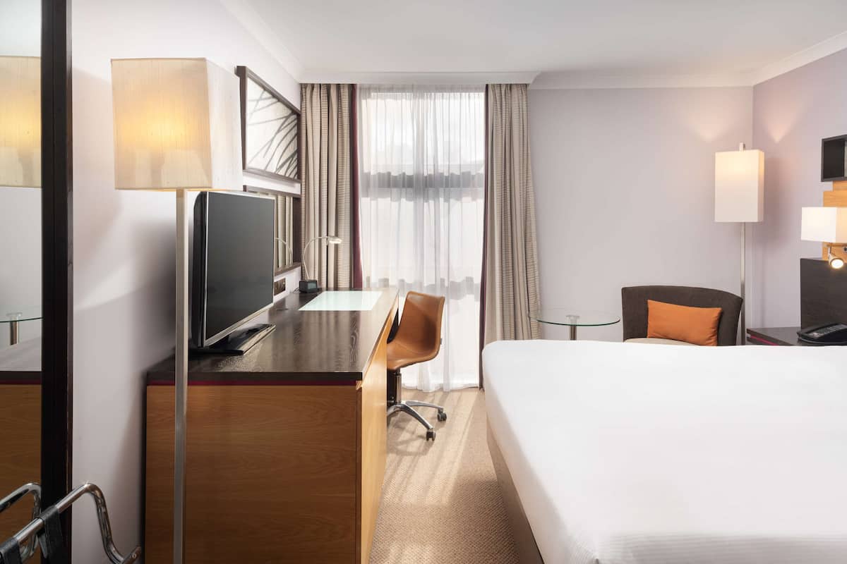 Superior kamer, 1 tweepersoonsbed | Luxe beddengoed, donzen dekbedden, een kluis op de kamer, een bureau