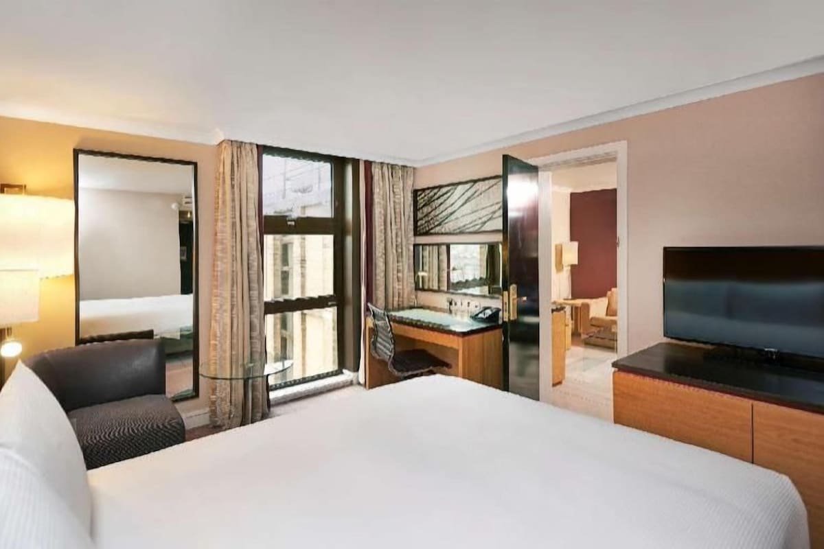 Premium bedding, down comforters, in-room safe, desk