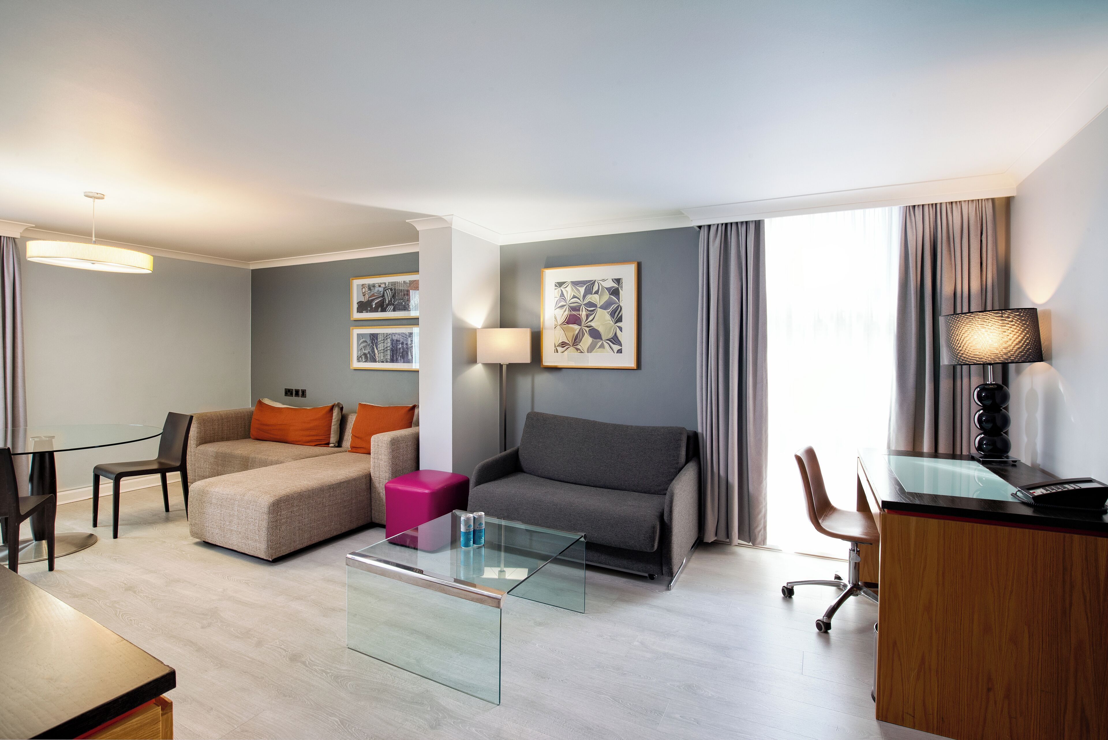 Suite – president | Sengetøy av topp kvalitet, dundyner, safe på rommet og skrivebord