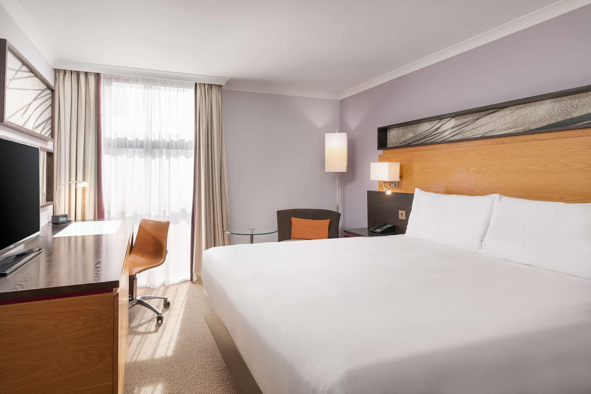 Literie de qualité, couette en duvet, coffre-fort, bureau