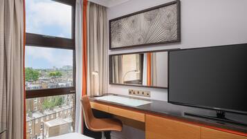 Twin Hilton Guest Room | Premium bedding, down duvets, in-room safe, desk