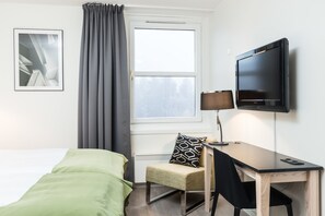 Chambre Standard, 2 lits une place, non-fumeurs | Literie hypoallergénique, bureau, fer et planche à repasser