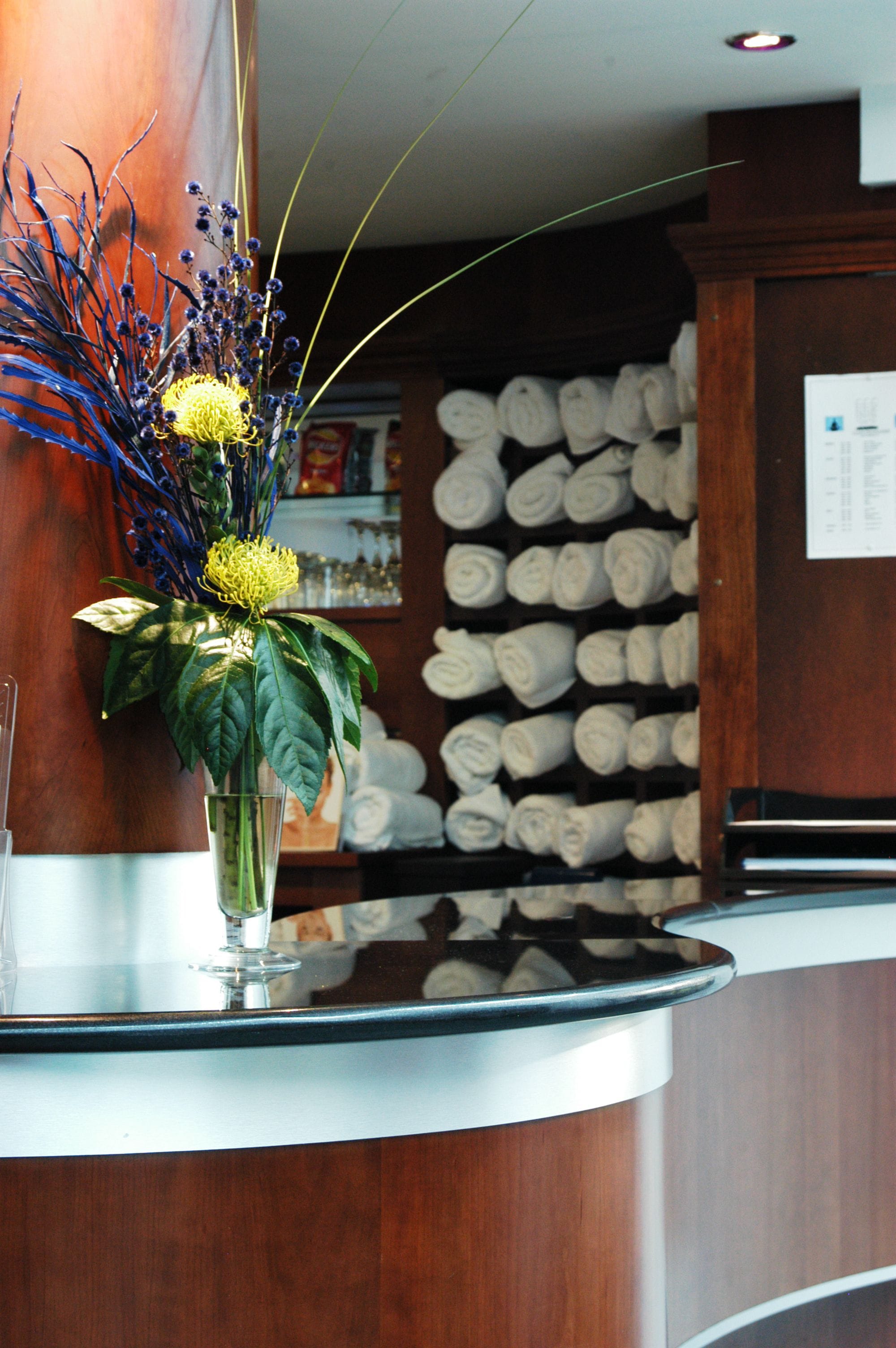 Couples treatment rooms, body treatments, hot stone massages